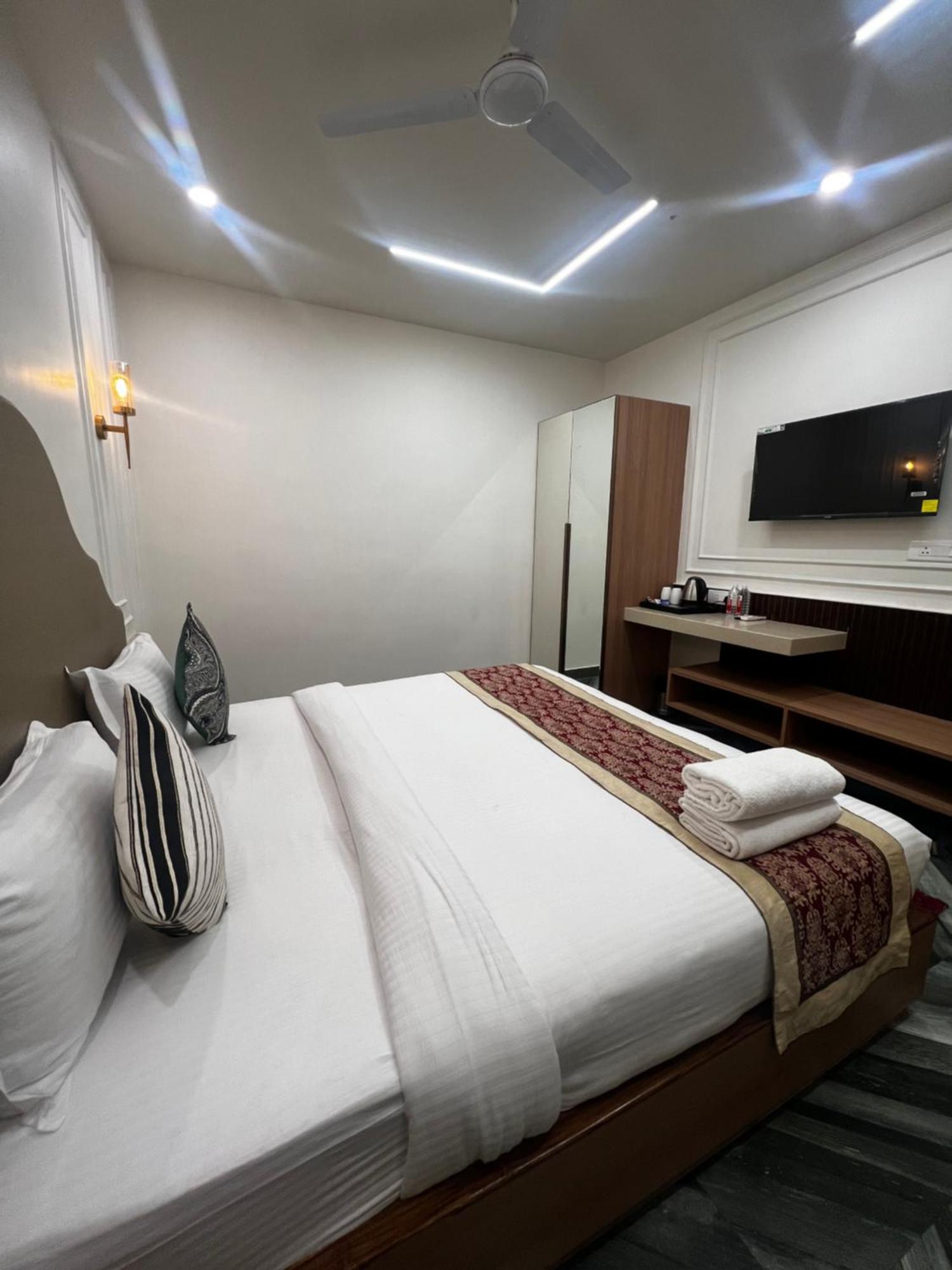 Anaya Retreat Hotel Varanasi Exterior photo