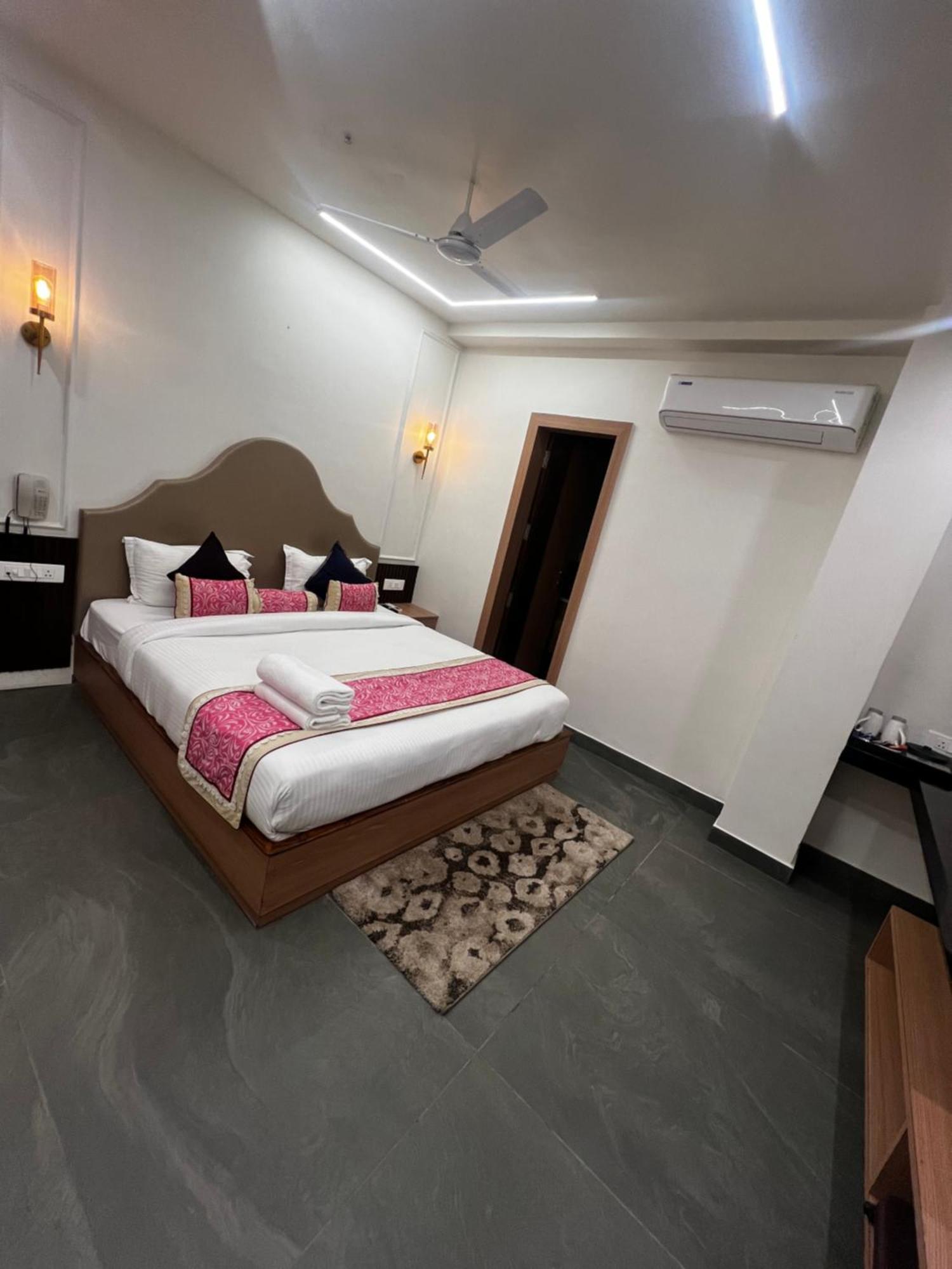Anaya Retreat Hotel Varanasi Exterior photo
